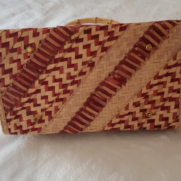 VINTAGE RED STRAW PURSE - Picture 13 of 16